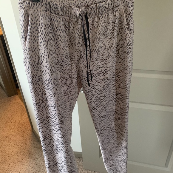 Lululemon pants - Picture 2 of 4